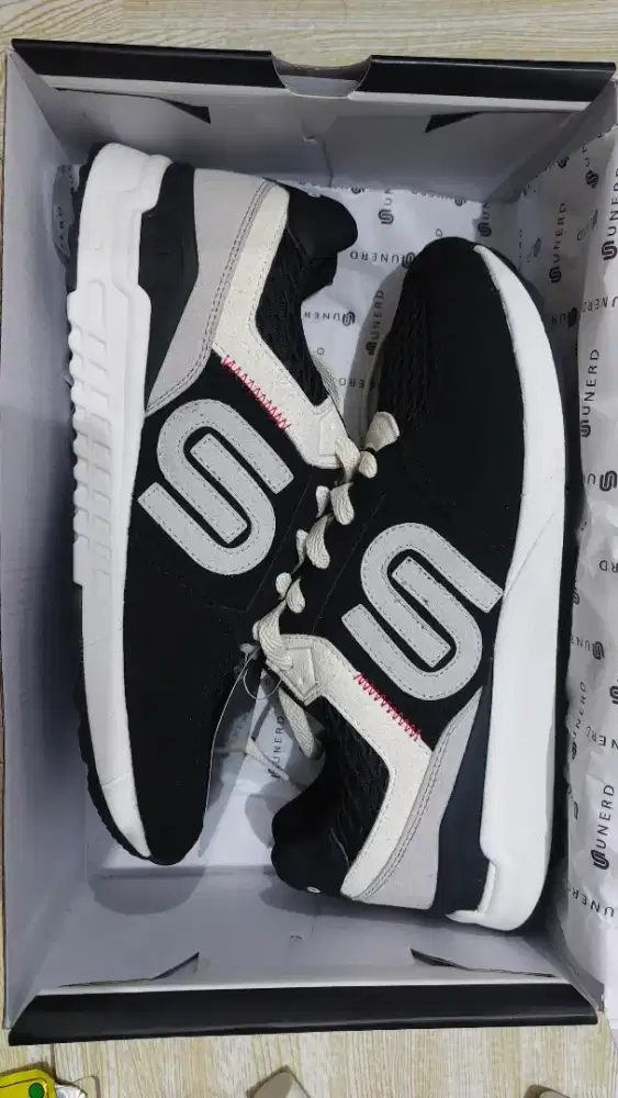 Sepatu Unerd Dhigh V2 Panda Size 41