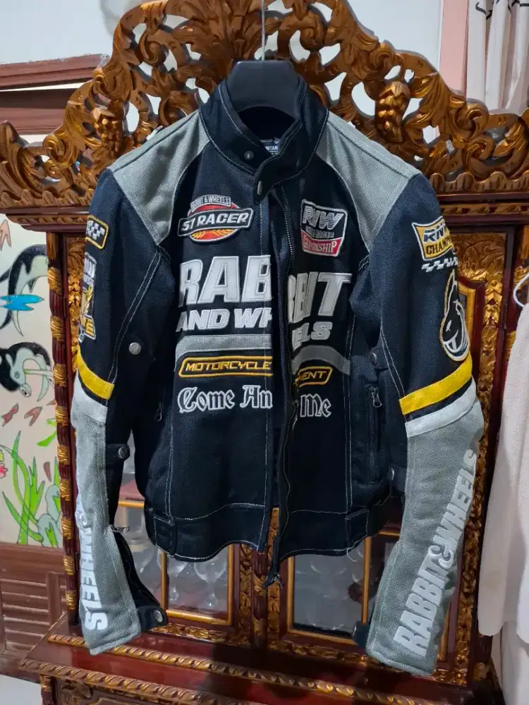 Jaket rabbit and weels