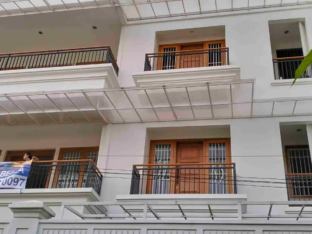 Dijual rumah baru di Ancol Barat tiga setengah lantai
