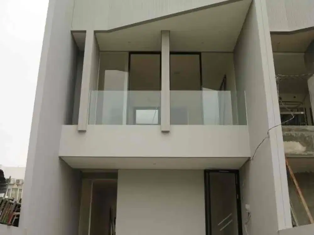 Rumah Jual Graha Green garden 2lt dekat dian istana