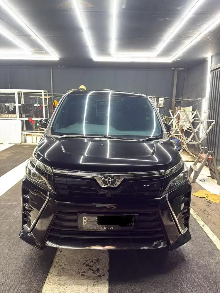 Toyota Voxy 2018