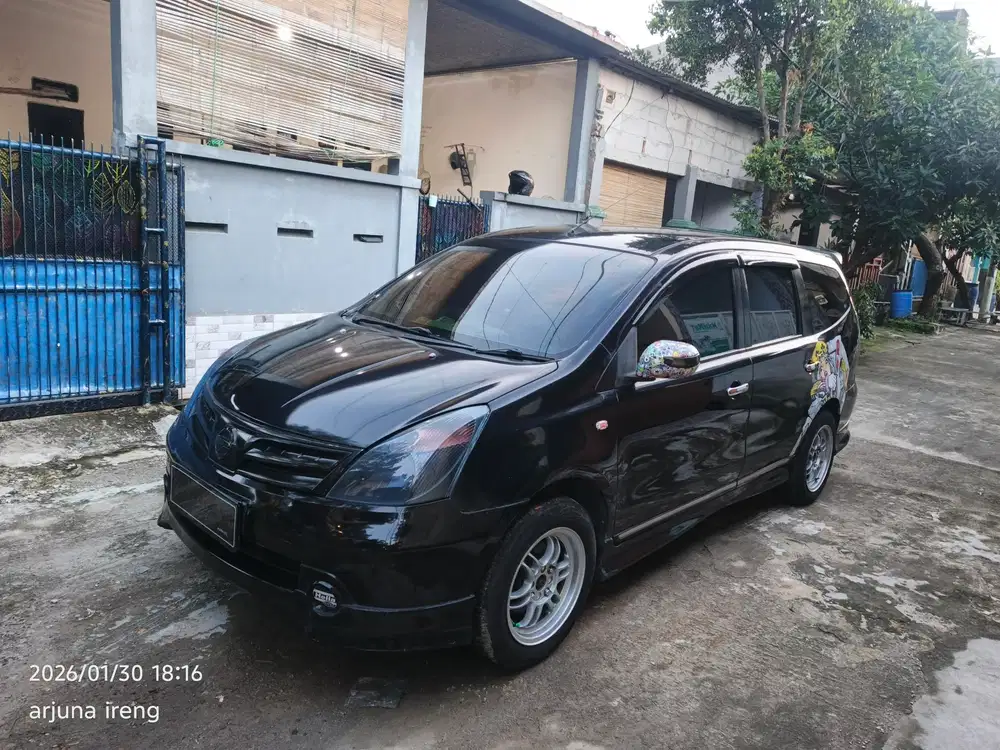 Nissan Grand livina 2010 Bensin