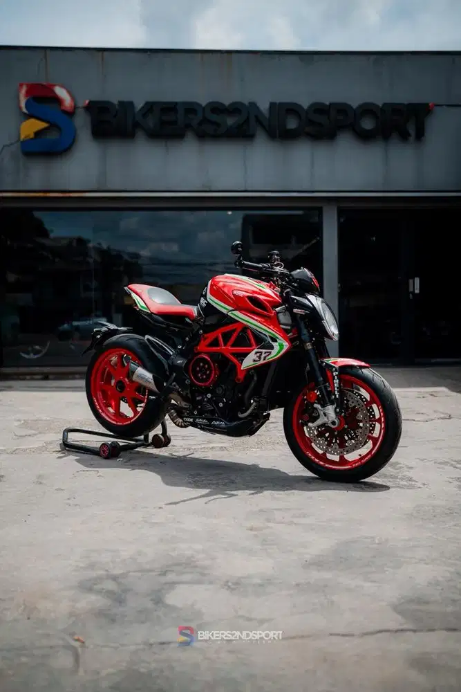 MV AGUSTA DRAGSTER 800RC (Reparto Corse)