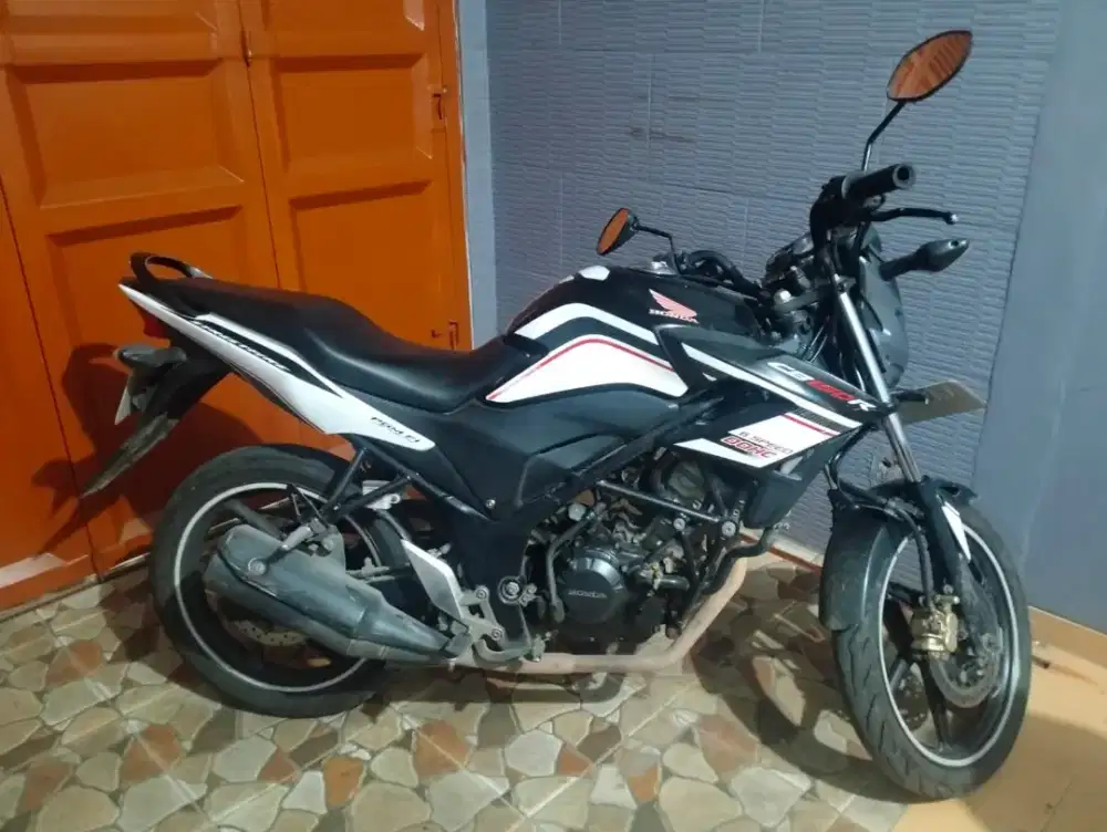 Dijual Motor Honda CB150R Old SE tahun 2015