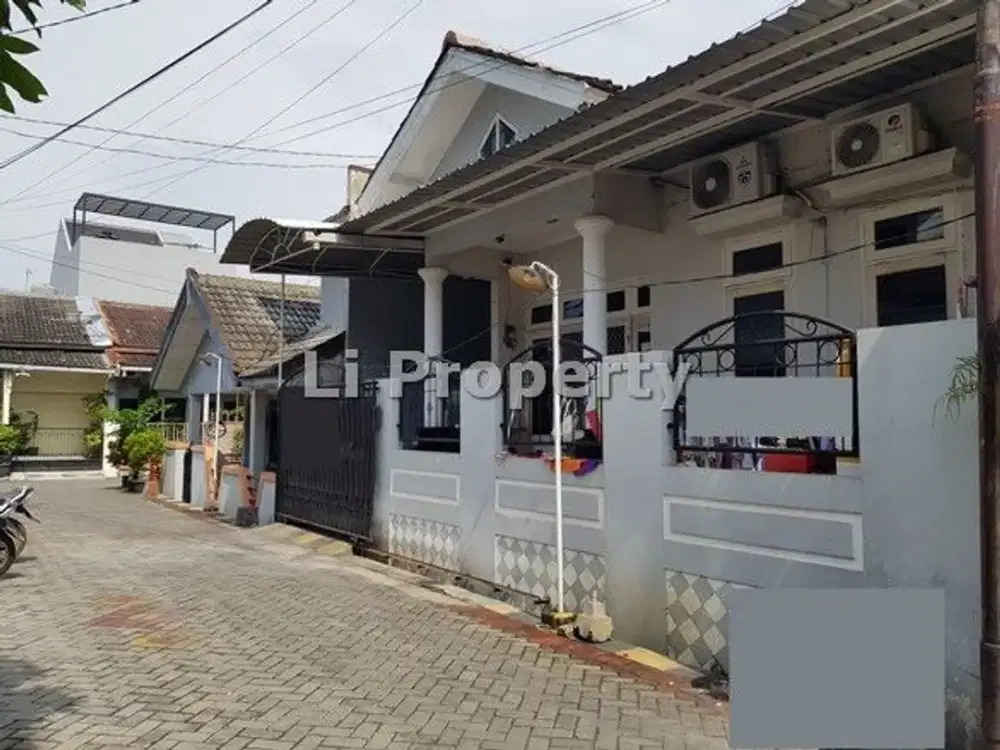 Tanah Mas, dekat Pasar, lantai di atas jalan, Semarang