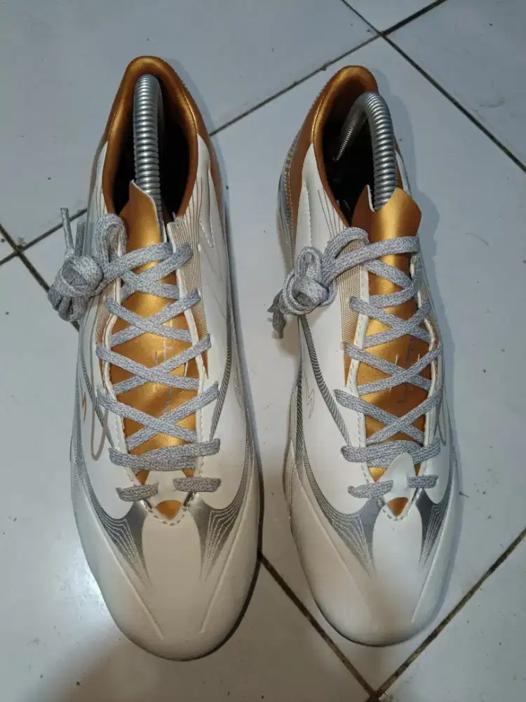 SEPATU BOLA SPECS REACTO GALACTICA MORPH FG