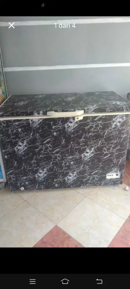 Freezer Sharp 282Lt kondisi normal