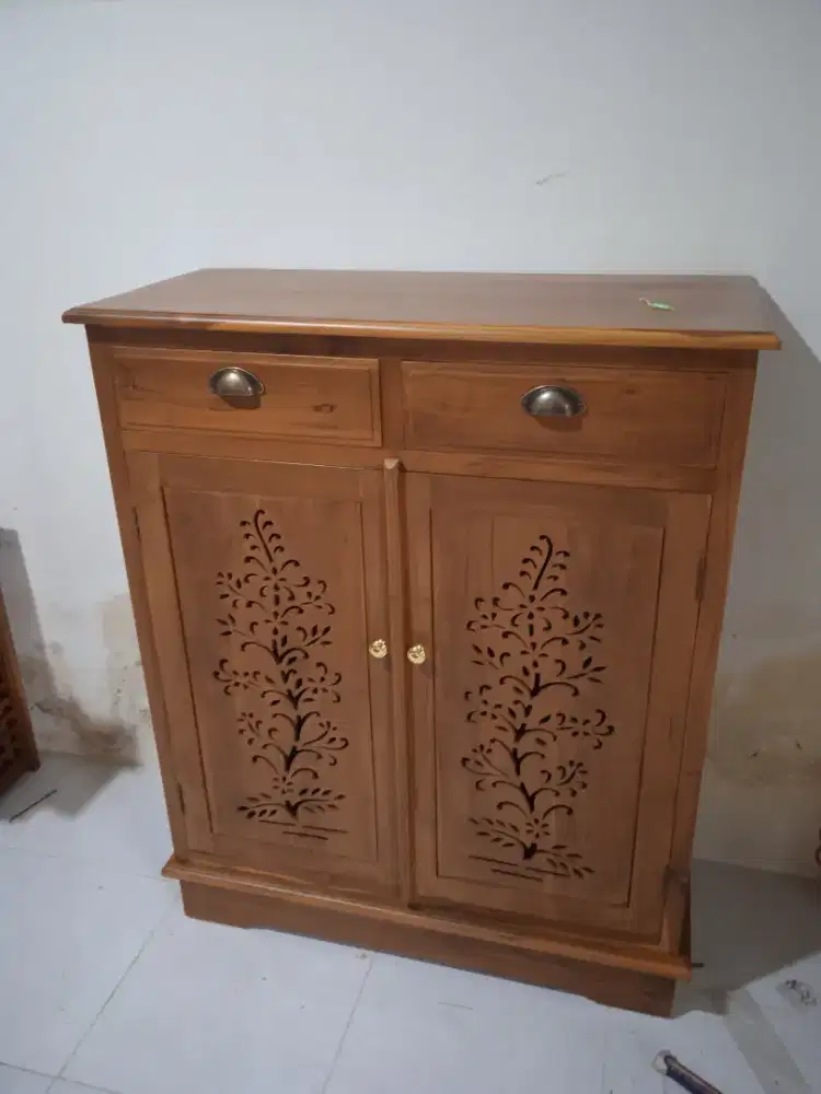 Almari anak jati