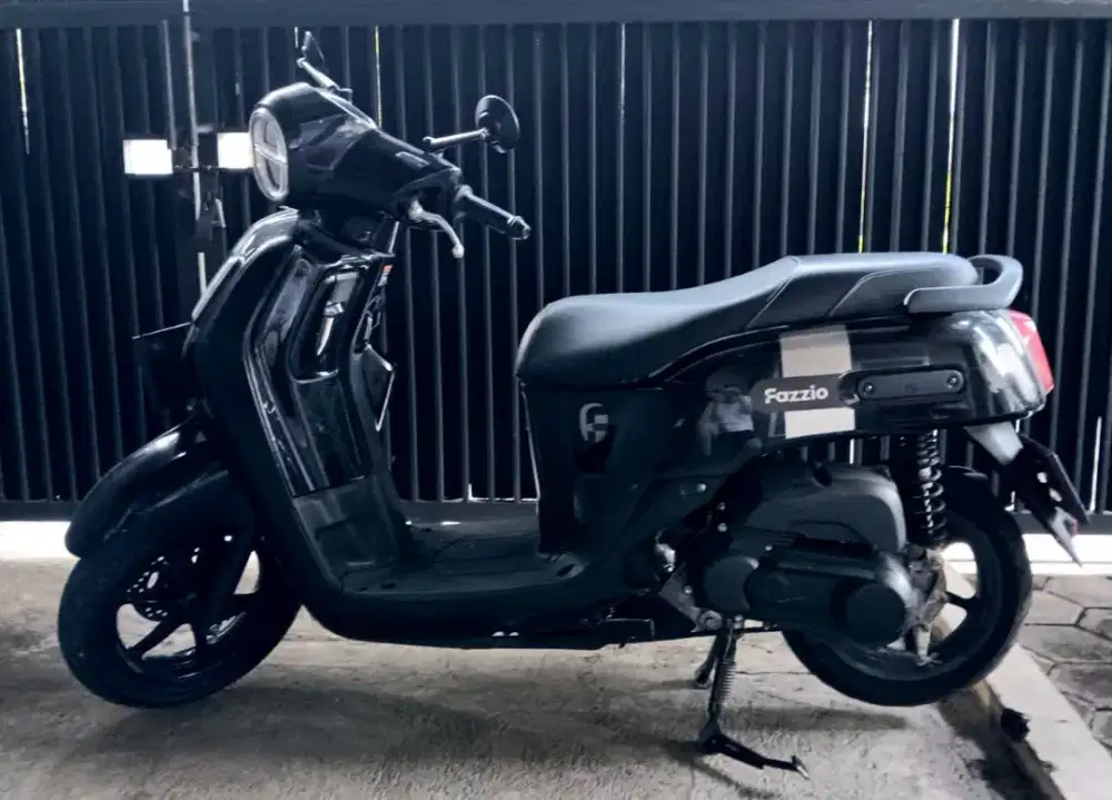 Yamaha Fazzio Black Glossy
