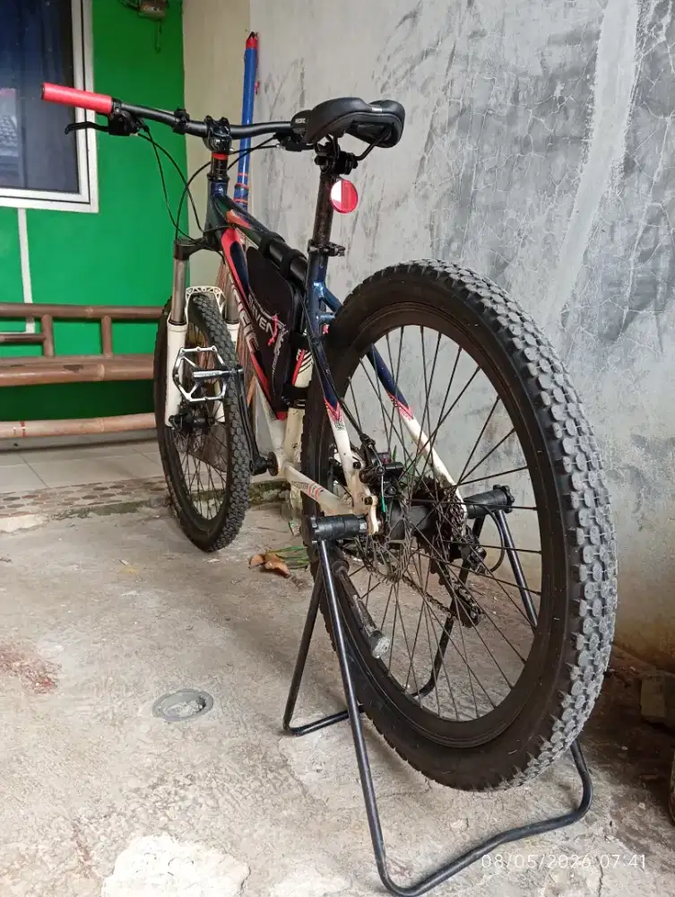 Pacific masseroni UK.26 frame alloy