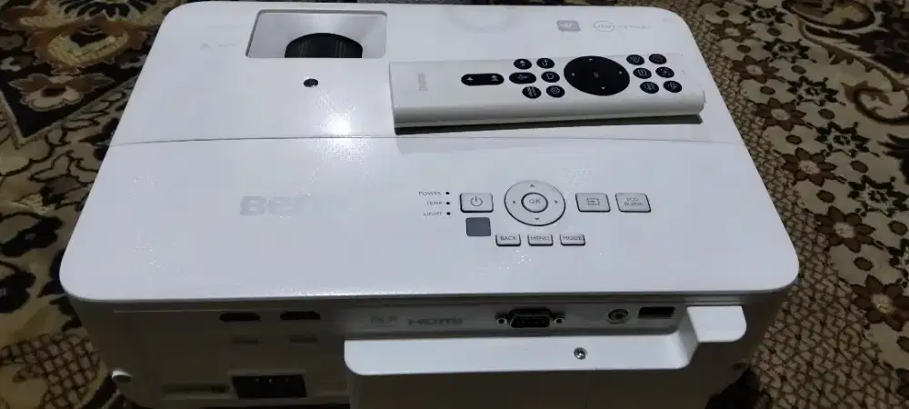 Proyektor BenQ TK700STi