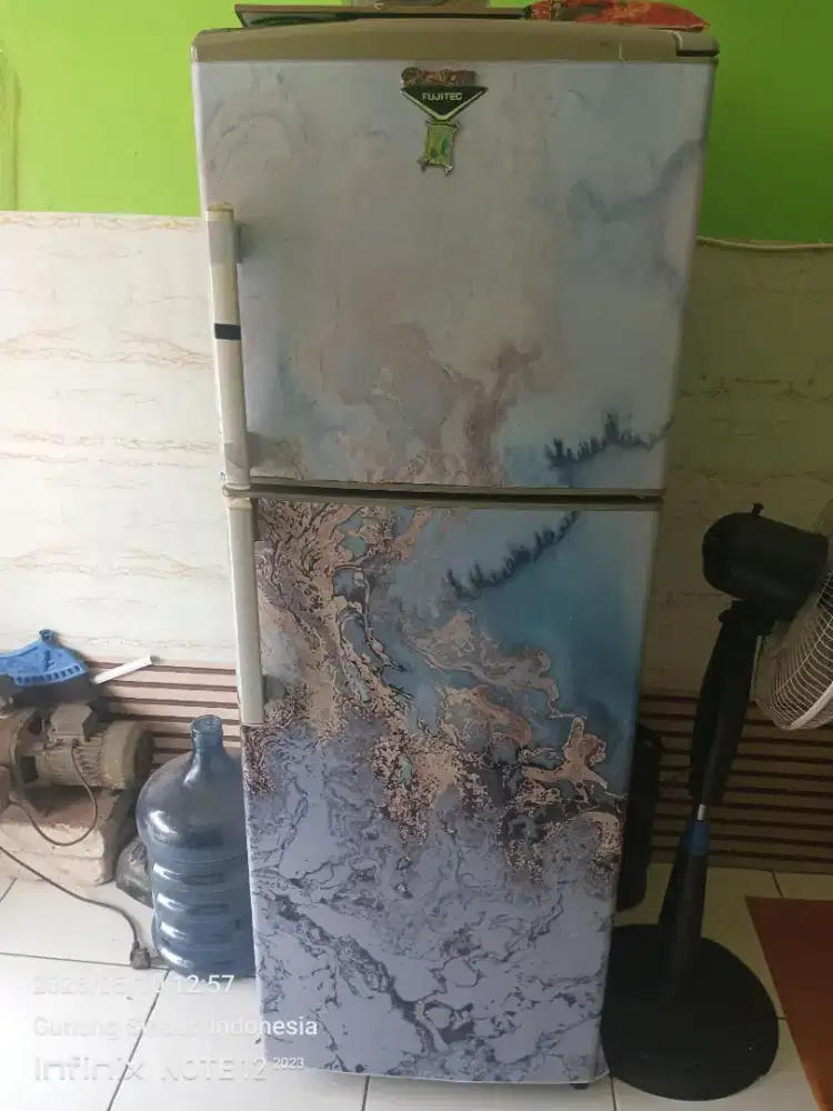 Kulkas 2 pintu fujitec