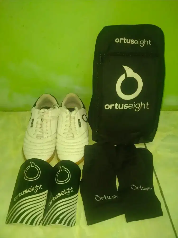 Dijual sepatu futsal paket lengkap