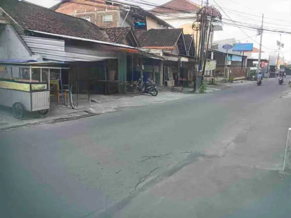 MENARIK!! Tanah Bonus Kost 13 kamar dan Ruang Usaha Tepi Jalan Utama D8 Condongcatur Dekat Ringroad Gejayan, Kampus UGM & UPN, Pakuwon Mall