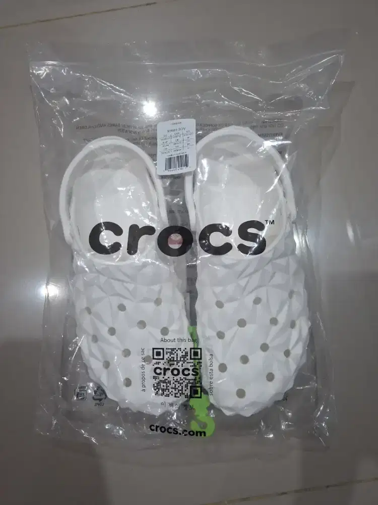 Jual crocs geometric putih baru