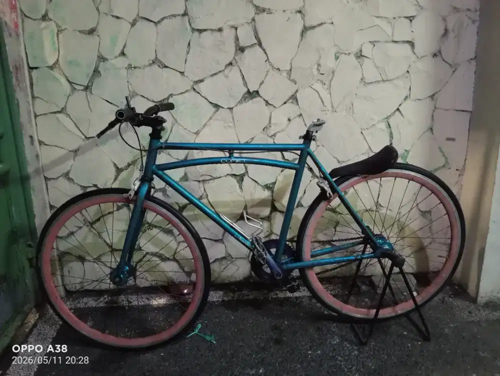 Jual butuh sepeda fixie comet uk 700x25c minus butuh di servis