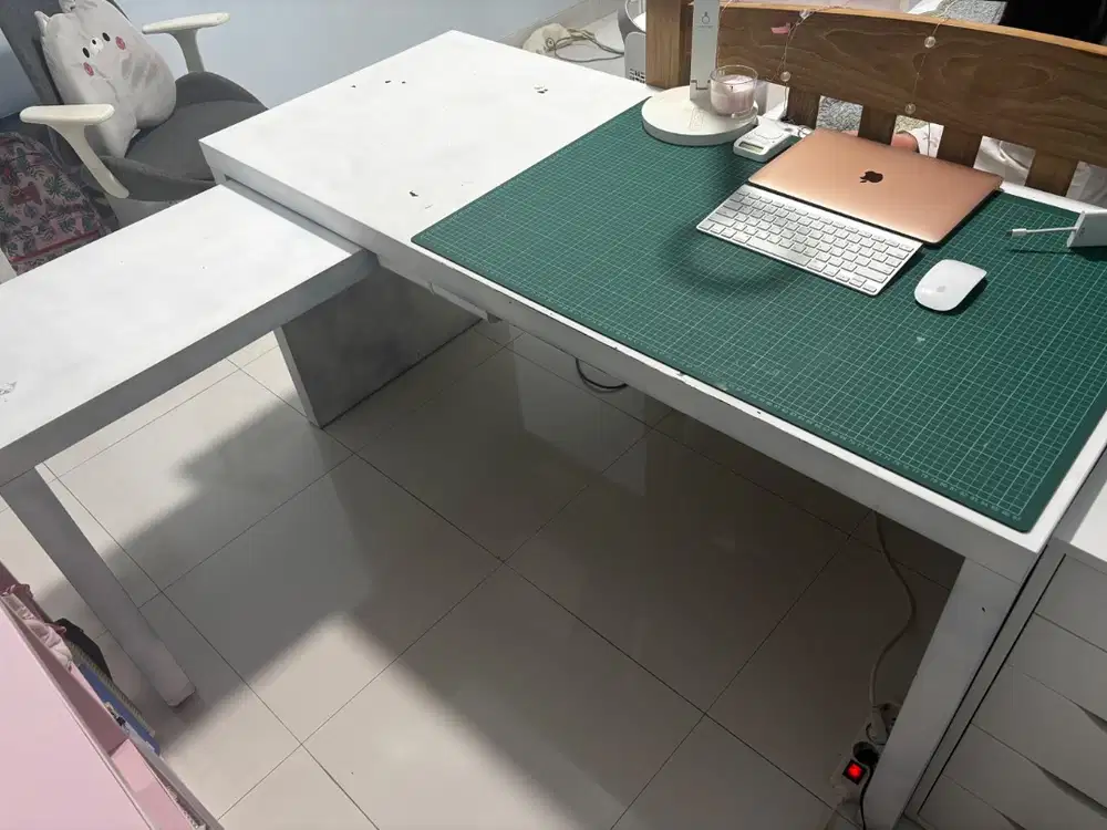 Meja belajar IkEa