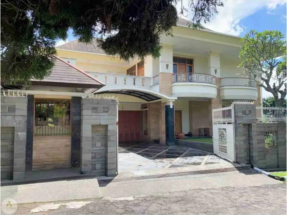 Dijual Rumah Mewah Sejuk di Setiaudi Bandung.