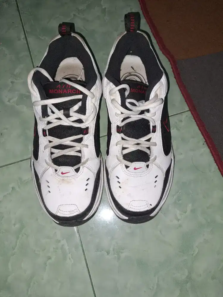 NIKE AIR MONARCH