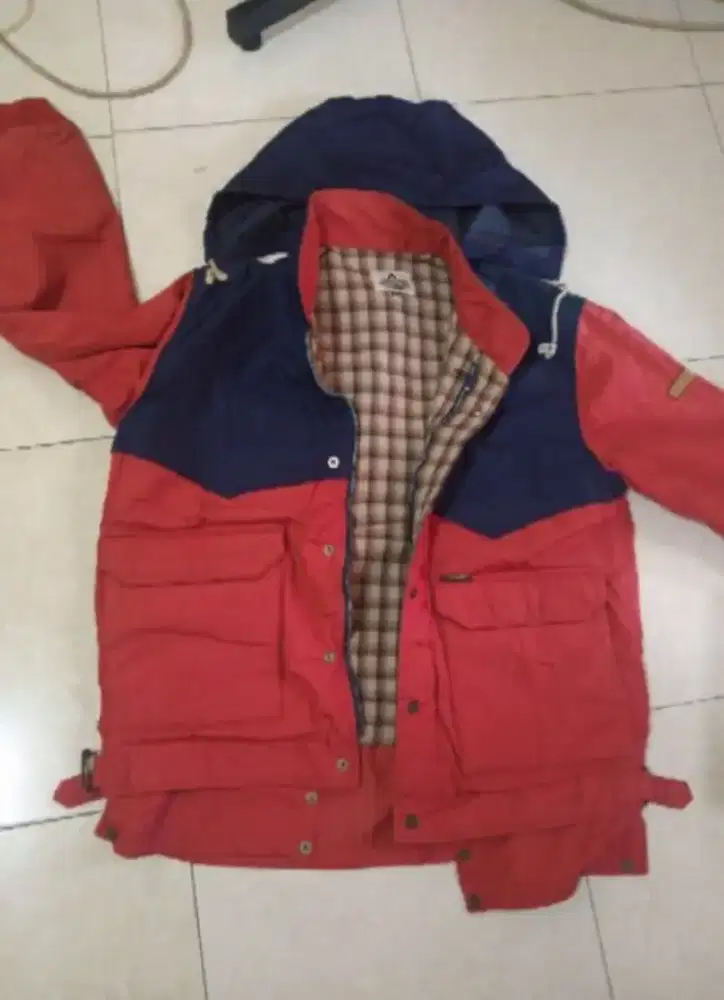 Jaket outdoor by asics