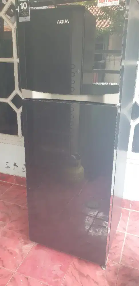 Di jual kulkas 2 pintu ( inverter ) siap pakai