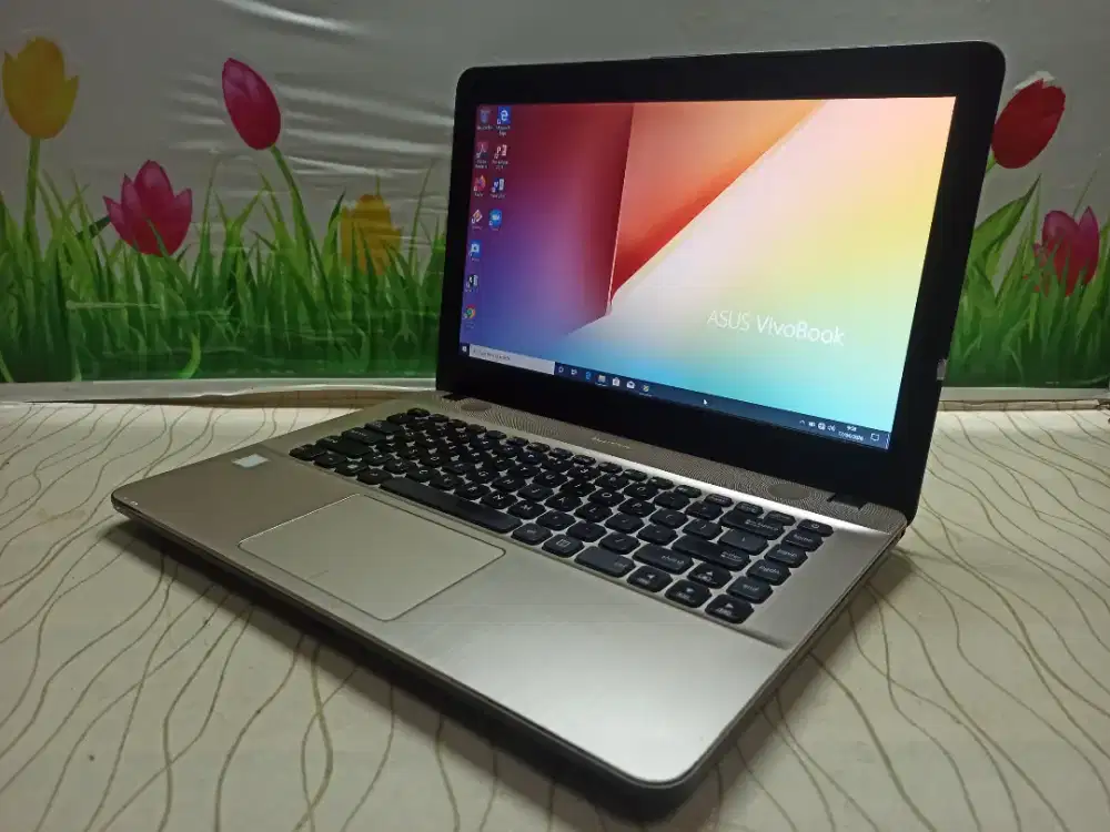 Laptop kuliahan /sekolah.. Asus Vivobook 14 X441UAR i3 Gen7/8GB/500GB