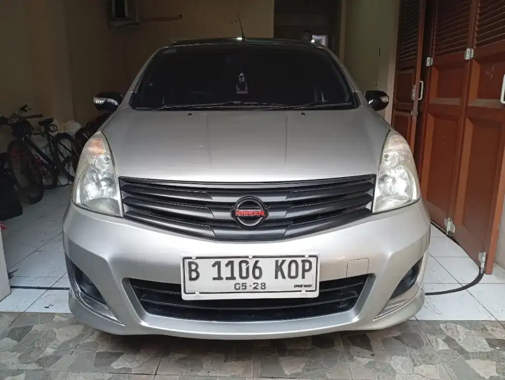 Nissan Grand livina xv metik 2013 cakep