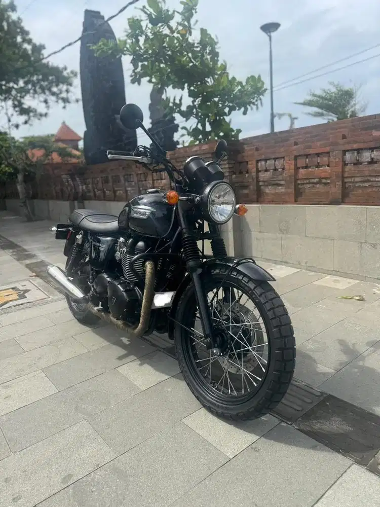 Triumph 900cc Bonneville T100 Hitam Black 2015
