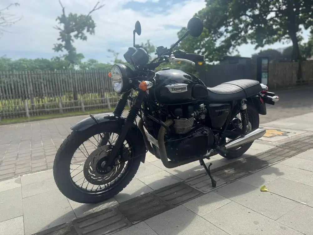 Triumph 900cc Bonneville T100 Hitam Black 2015