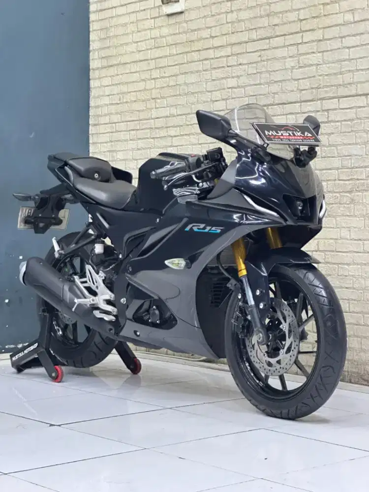 YAMAHA R15 V4 TH 2022 WARNA FAVORIT HITAM GLOOSY MULUS SIAP PAKI