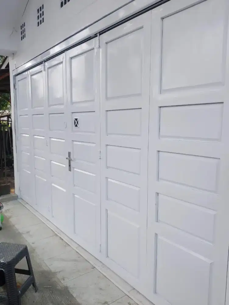 Pintu lipat garasi