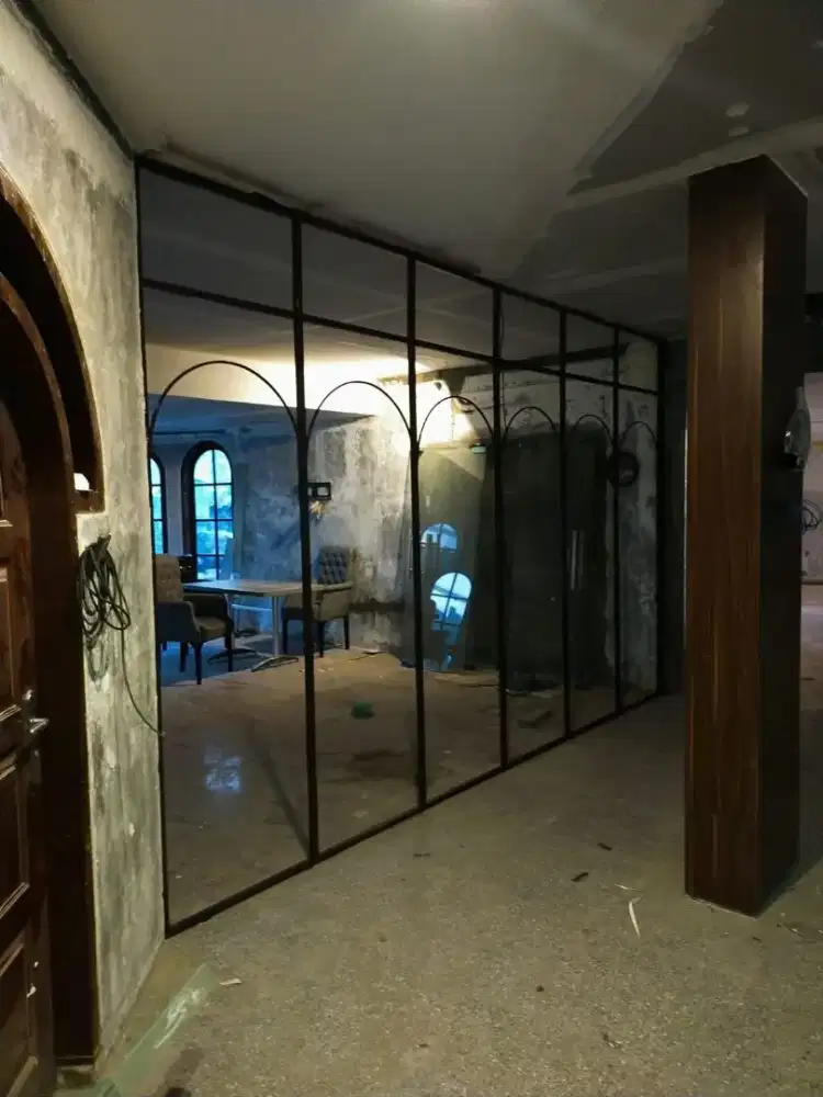 Pintu kaca sekat kaca