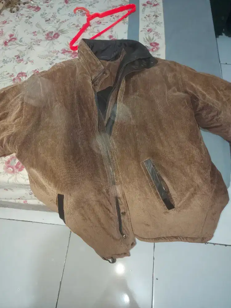 Jaket tebal merk SHUKRI