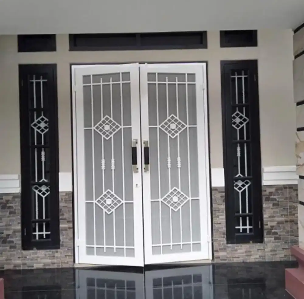 Tempahan pintu besi Teralis