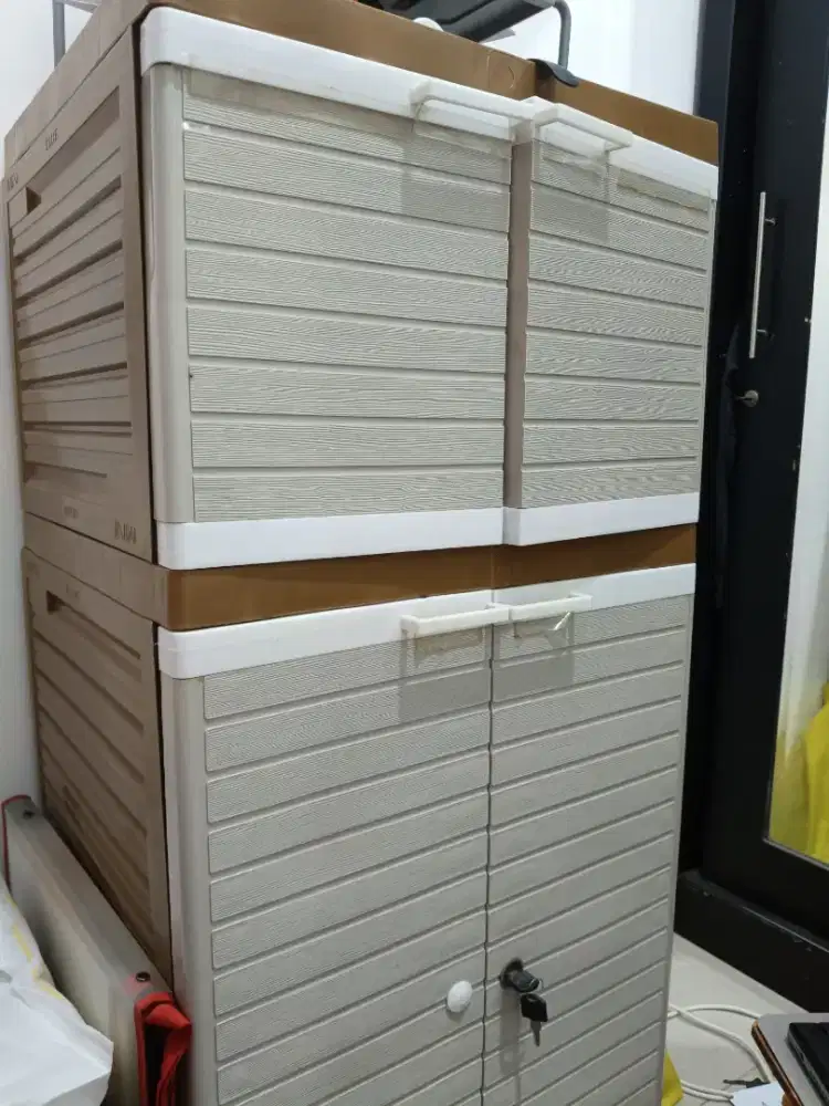 Almari Pakaian 2 Pintu