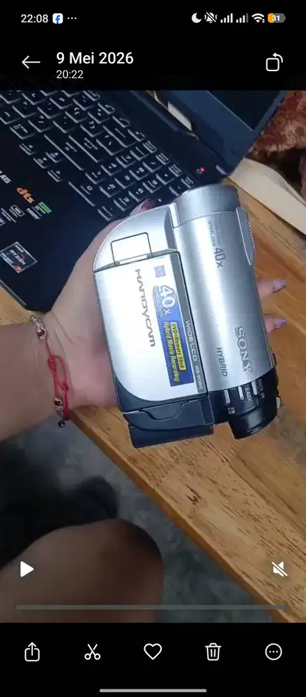 Kamera jenis handycam