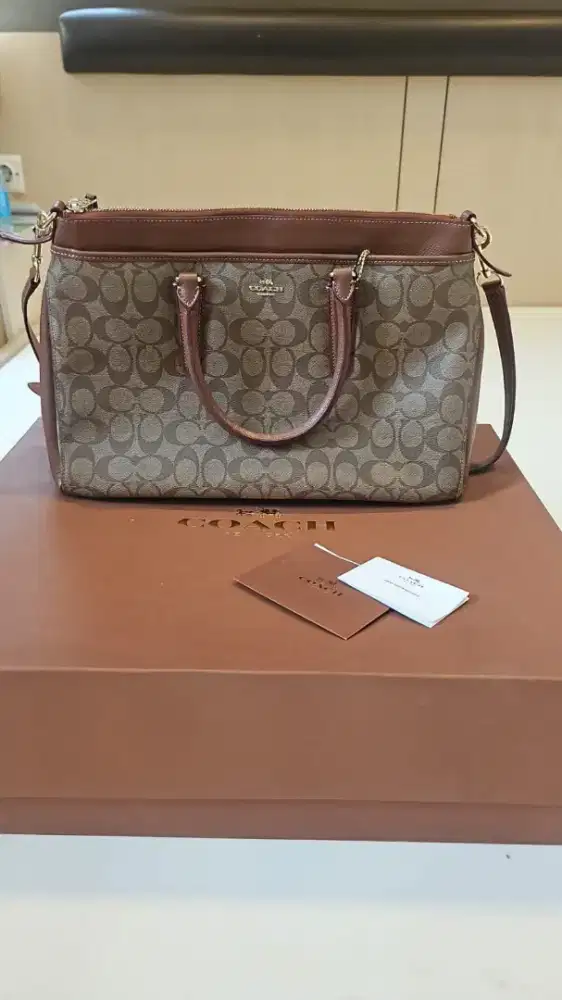Preloved Tas Couch