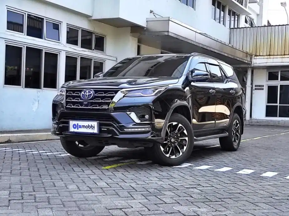 TANGAN PERTAMA - Fortuner 2.8 4x2 GR Sport DSL Solar-AT-2022 KE