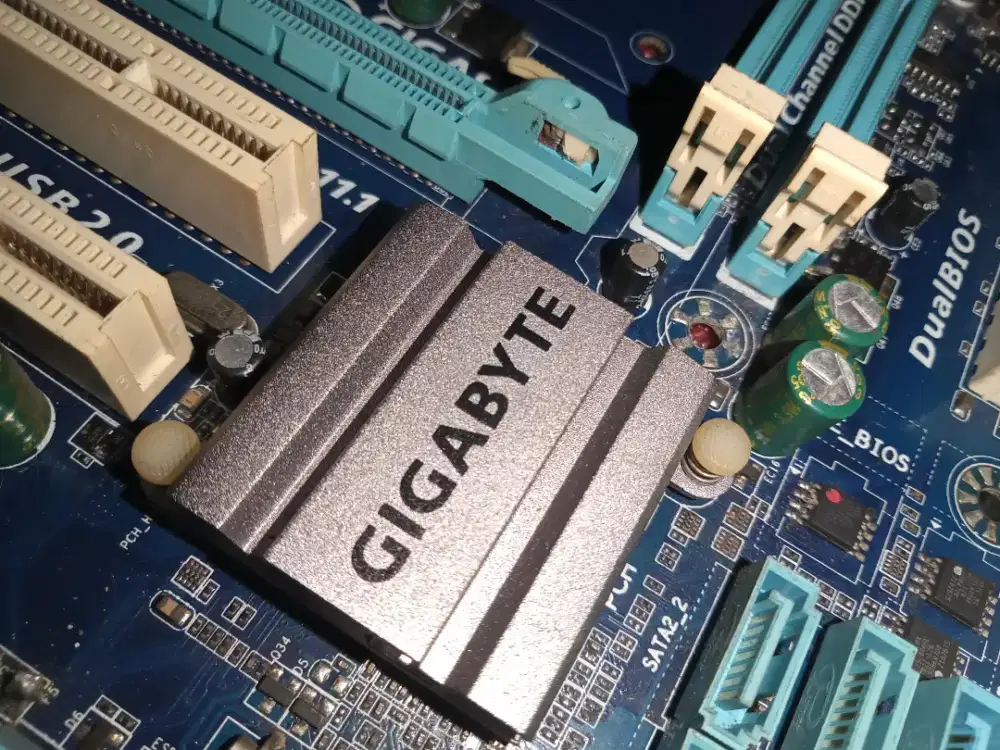 Motherboard Gigabyte H55m bekas + minus