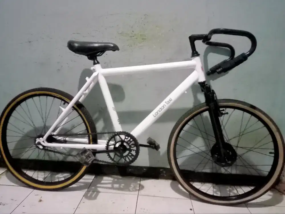 Dijual sepeda fixie merk London Taxi ring 24 kondisi msih bgus torpedo