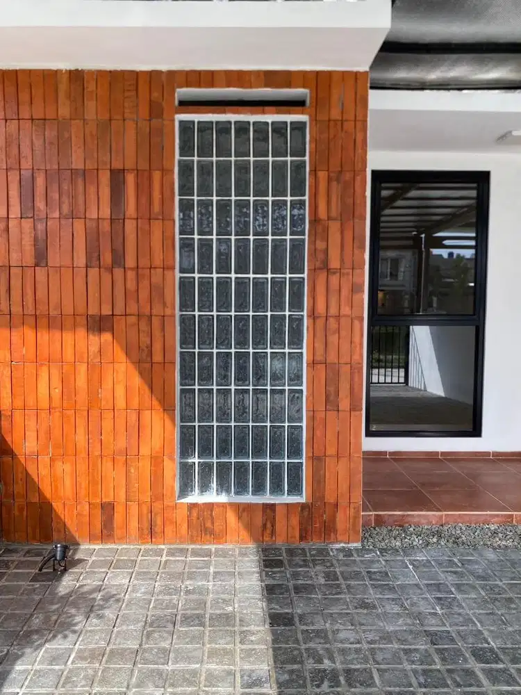 DIJUAL RUMAH, BARU RENOVASI BONUS MEJA MAKAN & KITCHEN SET, CISARANTEN