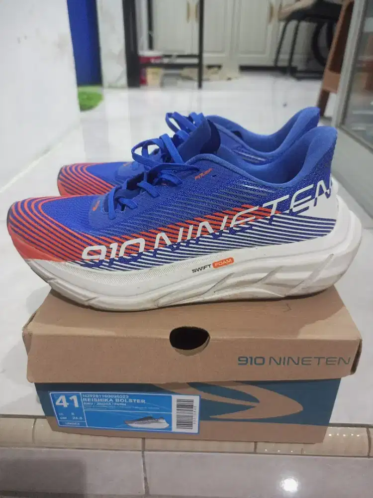 Sepatu lari Nineten Reishika Bolster size 41