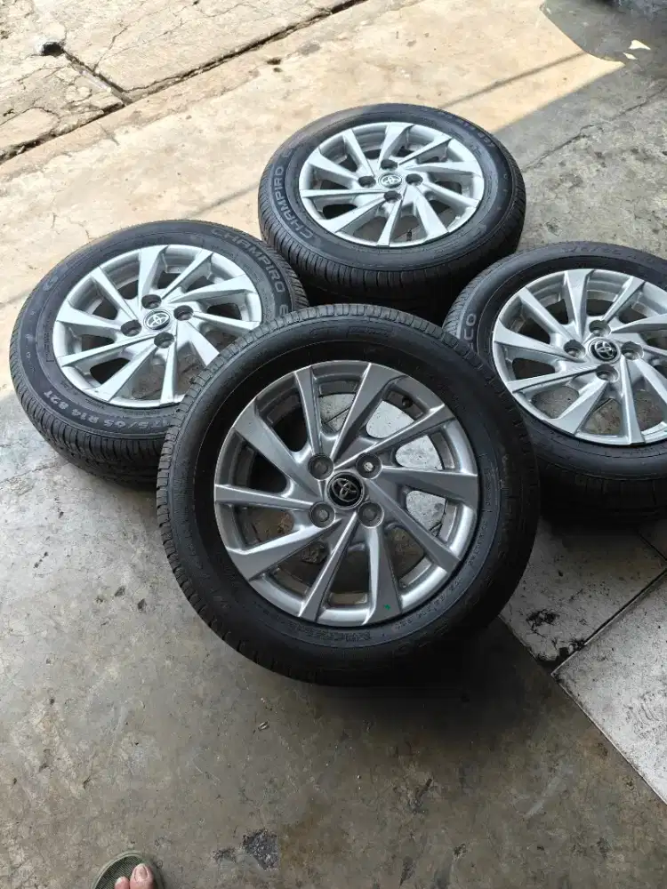 Jual vleg OEM Agya R14 pcd 4x100 kond mulus ban 95% 4pcs