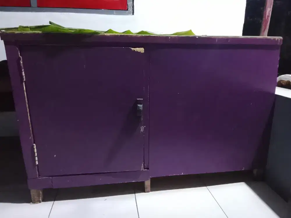 Meja lemari kokoh