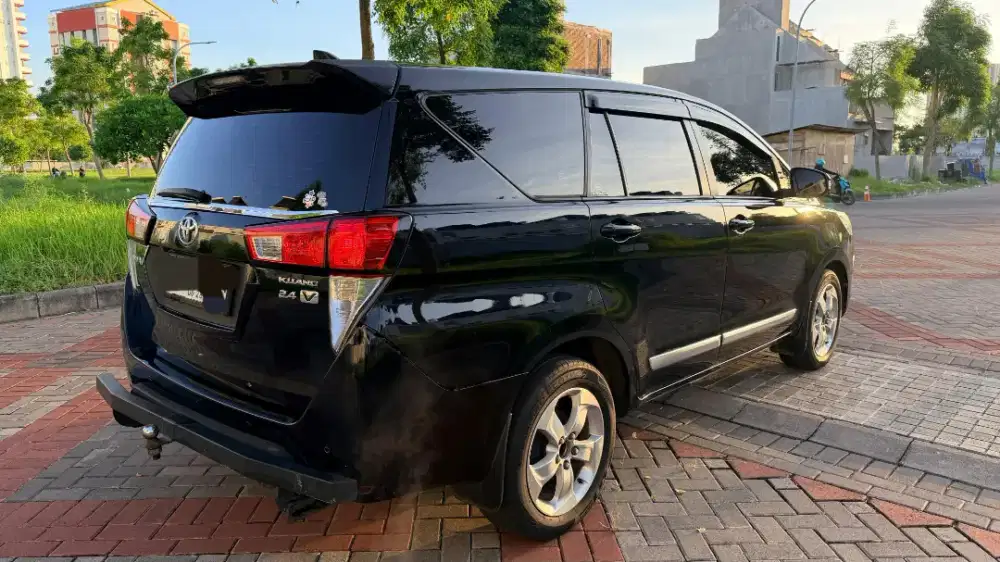 Toyota Innova Reborn V / AT 2.4 Diesel