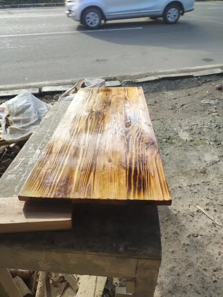 Membutuhkan Kerja serabutan bagian Finishing kayu dan packing