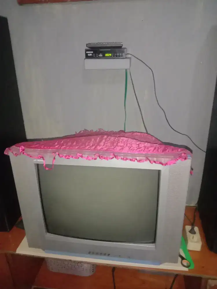 Dijual tv 21 inc tabung dan stb antena