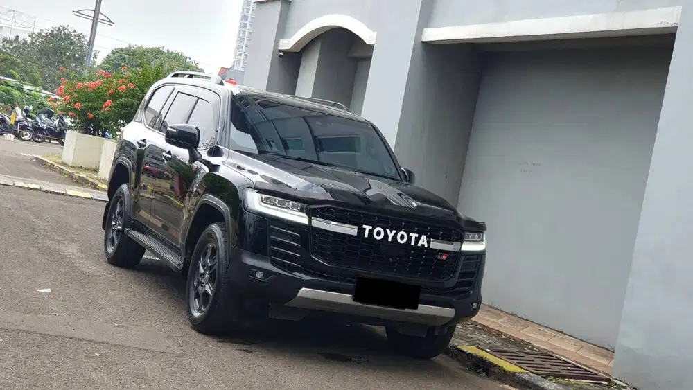 Toyota Land Cruiser LC 300 GR Sport GR-S TSS 2024 NIK 2023 Like New