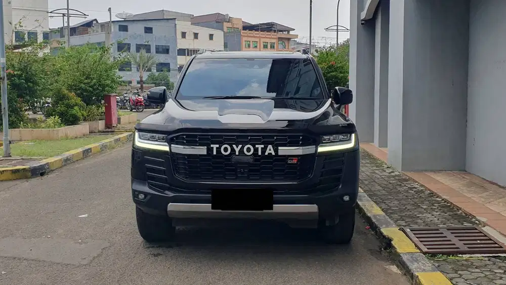 Toyota Land Cruiser LC 300 GR Sport GR-S TSS 2024 NIK 2023 Like New