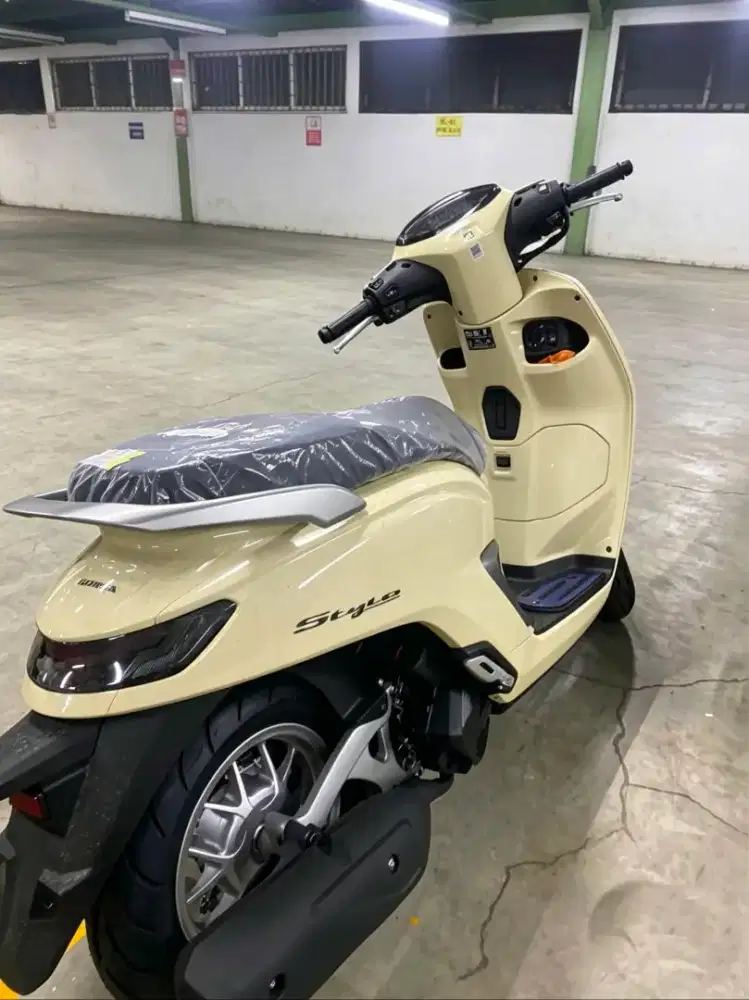 HONDA STYLO 160 CBS KREM